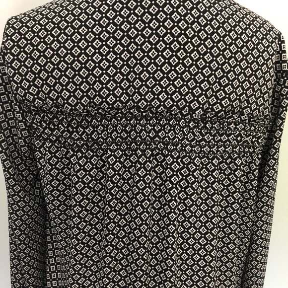 Pretty Blouse with front tie and cute sleeves - Picture 5 of 6